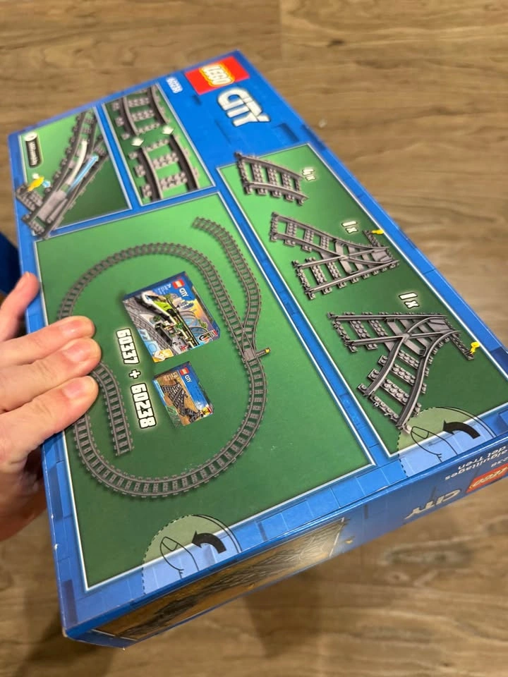 BNIB Sealed Lego City tracks and switch tracks 60205 & 60238 - photo 3