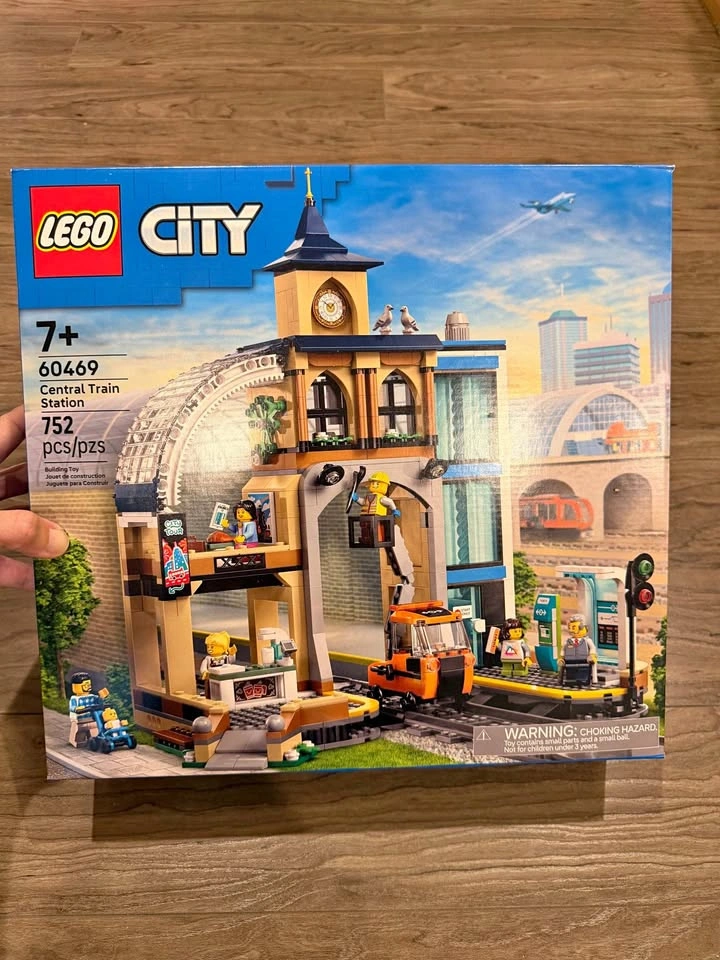 BNIB Sealed Lego City Central Train Station 60469