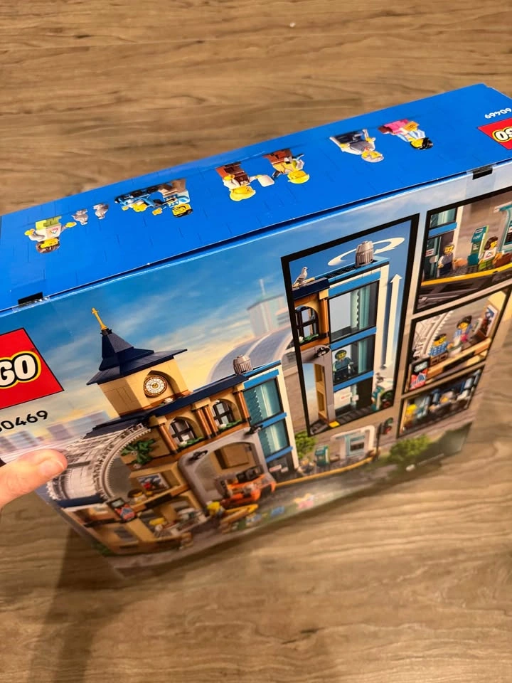 BNIB Sealed Lego City Central Train Station 60469 - photo 2