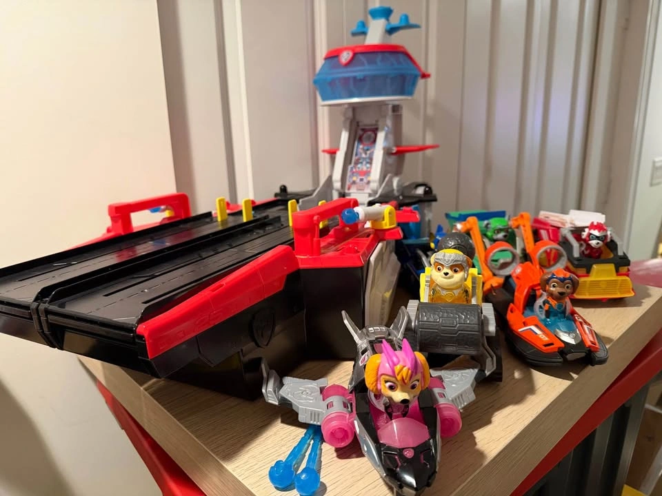 PAW PATROL AIRCRAFT CARRIER HQ PLUS ALL MIGHTY PUPS & VEHICLES - photo 2
