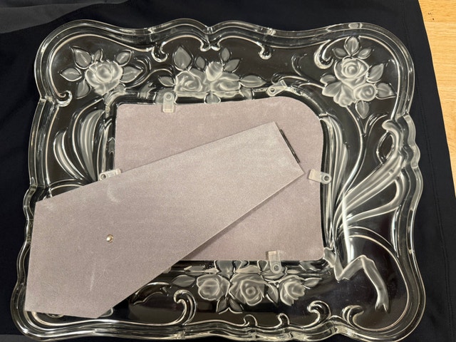 Mikasa Crystal “Victorian” Frosted & Clear Photo Frame - photo 2