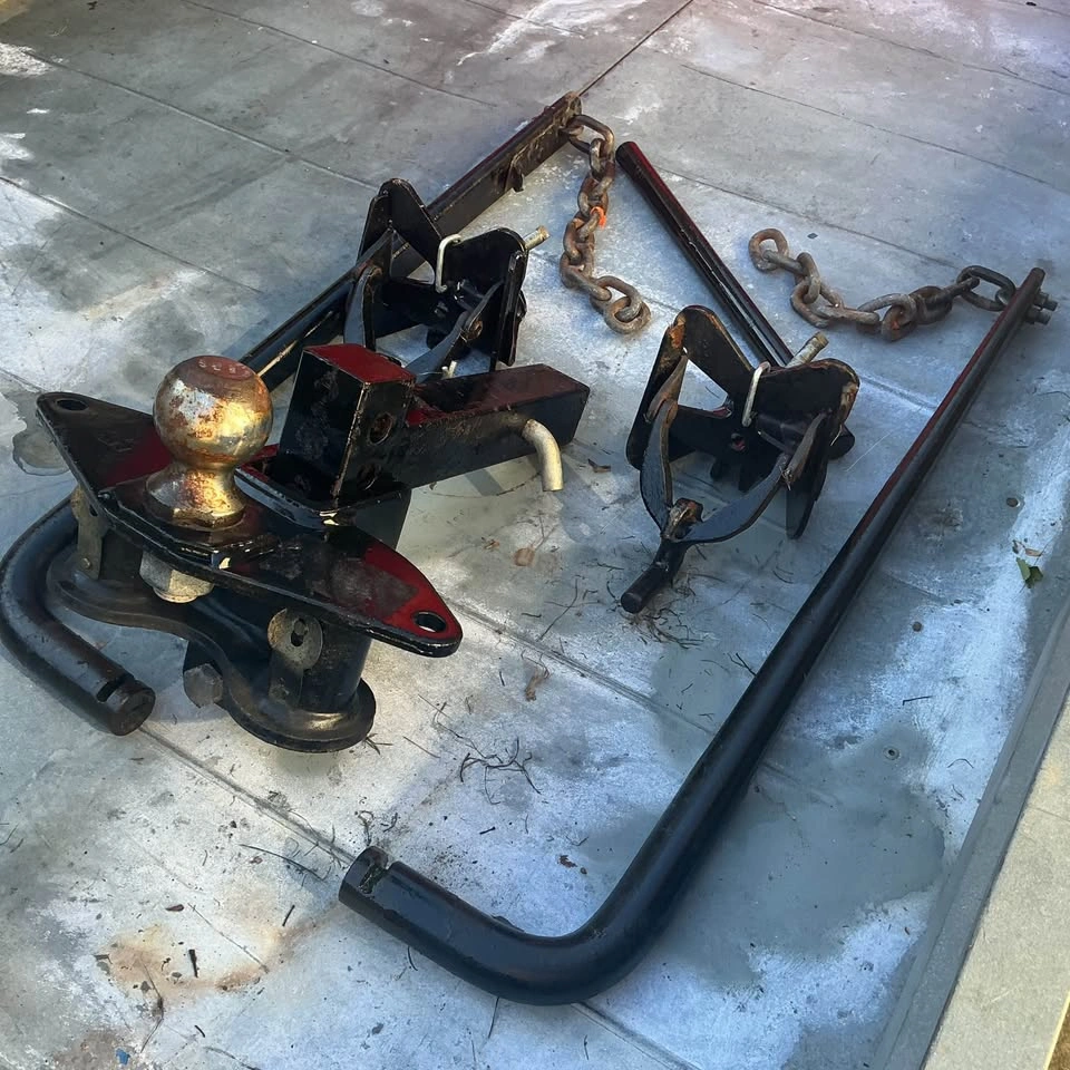 TRAILER WEIGHT DISTRIBUTION HITCH - photo 2