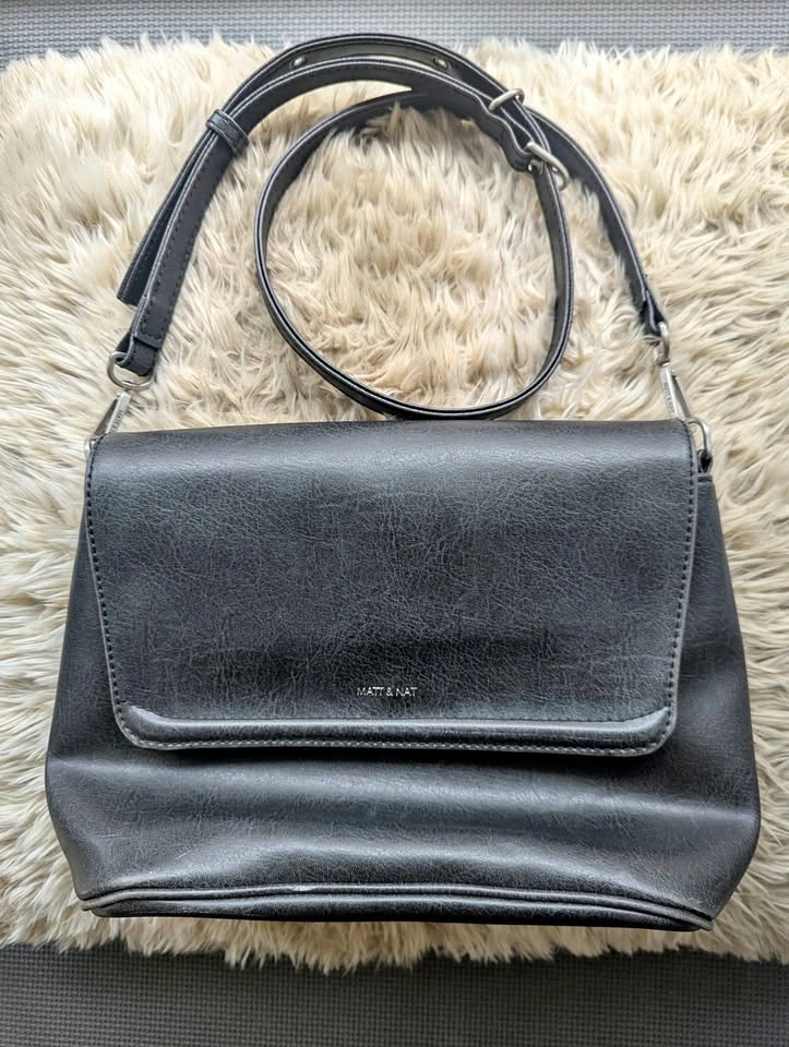 Matt & Nat Vegan Leather Shoulder Bag (Dark Gray)