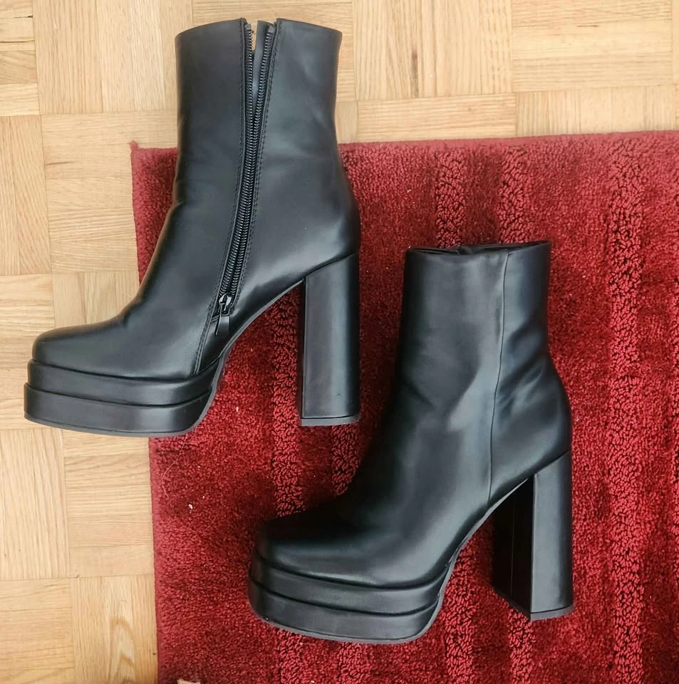 Women’s Boots – Size 8.5 – Like New! All four for $100! - photo 5
