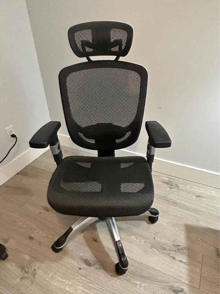 Staples Hyken Ergonomic Mesh Swivel Task Chair