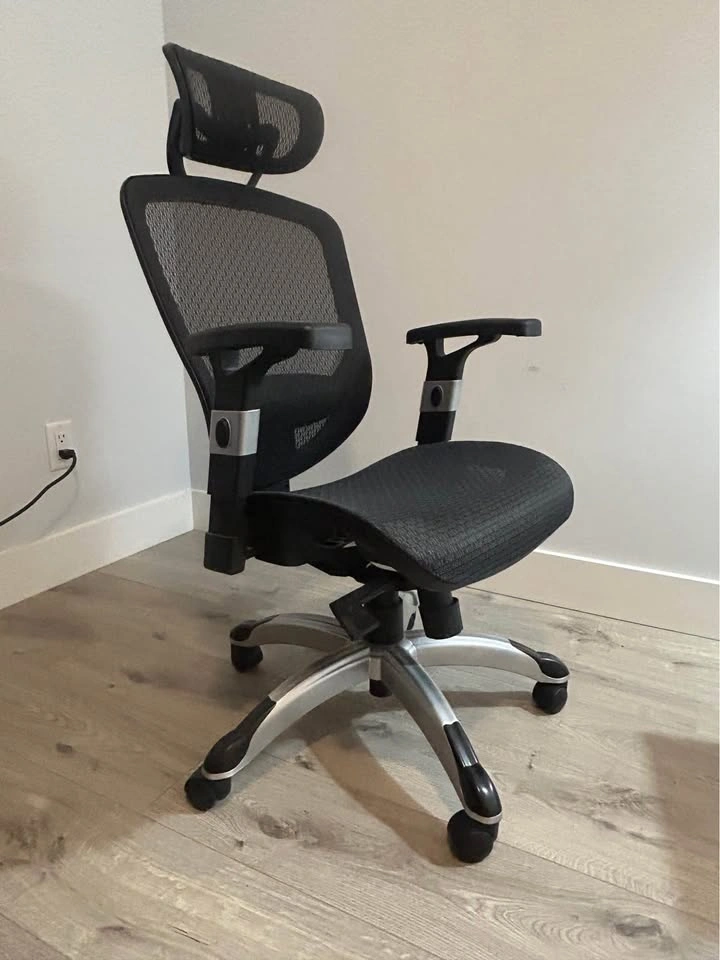 Staples Hyken Ergonomic Mesh Swivel Task Chair - photo 2