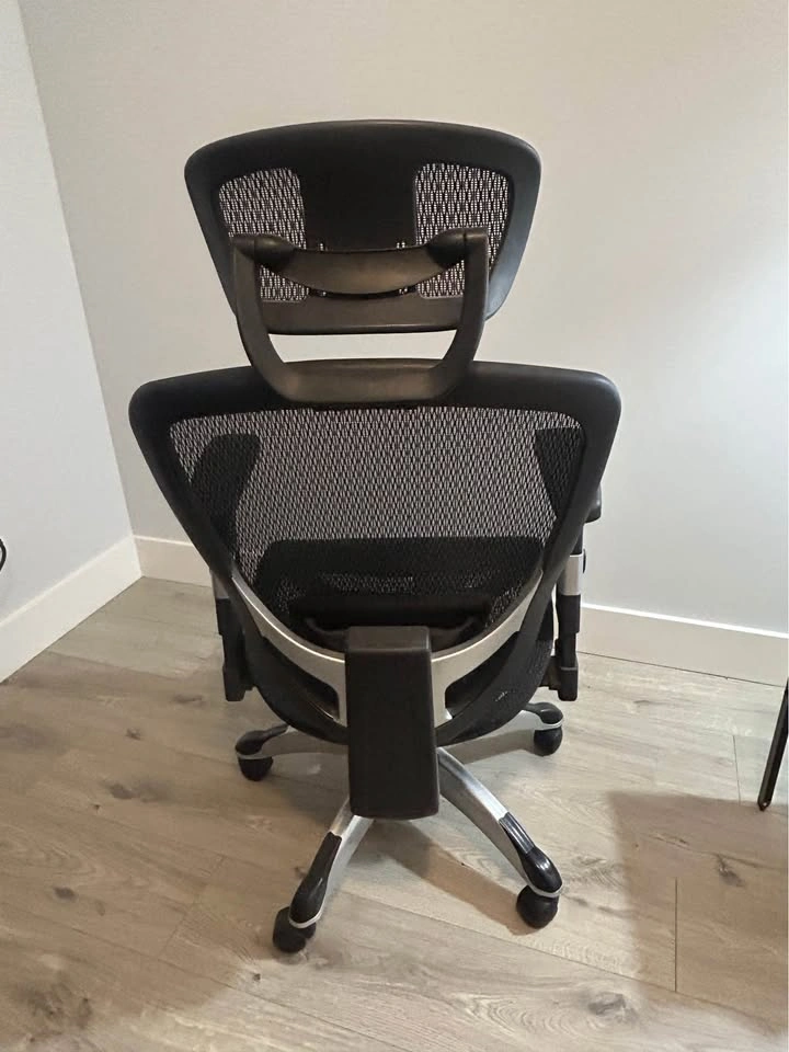 Staples Hyken Ergonomic Mesh Swivel Task Chair - photo 3