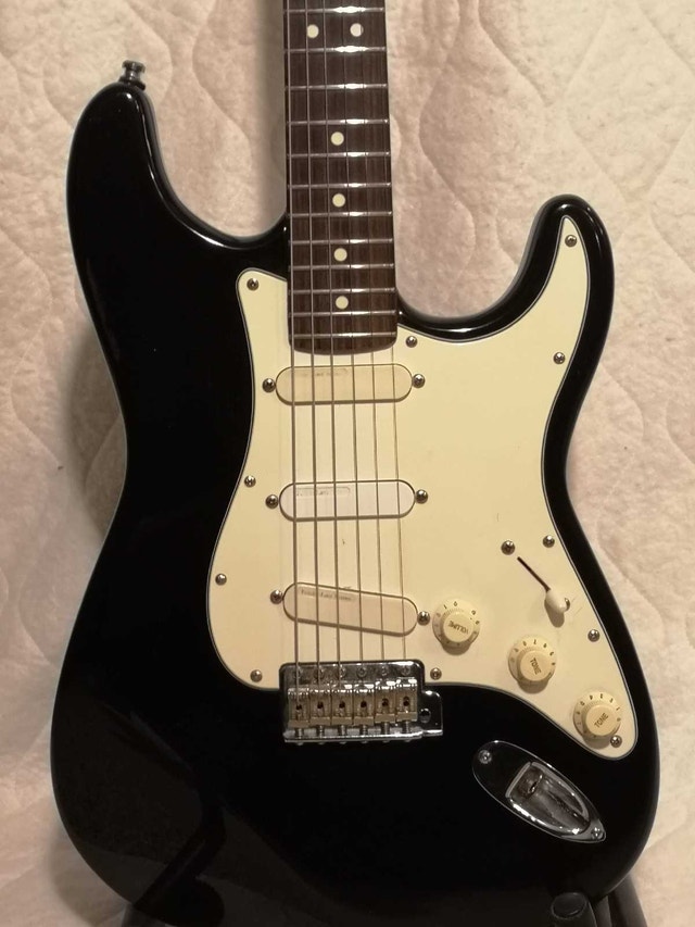 Fender Stratocaster - photo 4
