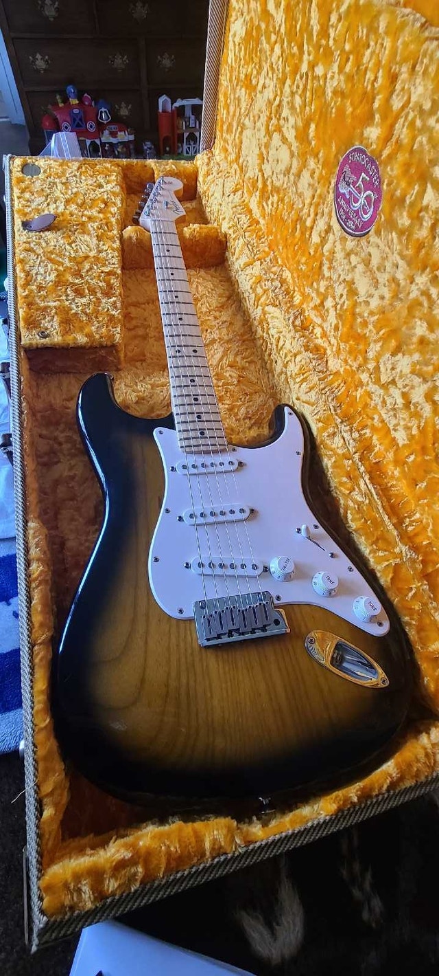 FENDER Stratocaster 50th anniversary