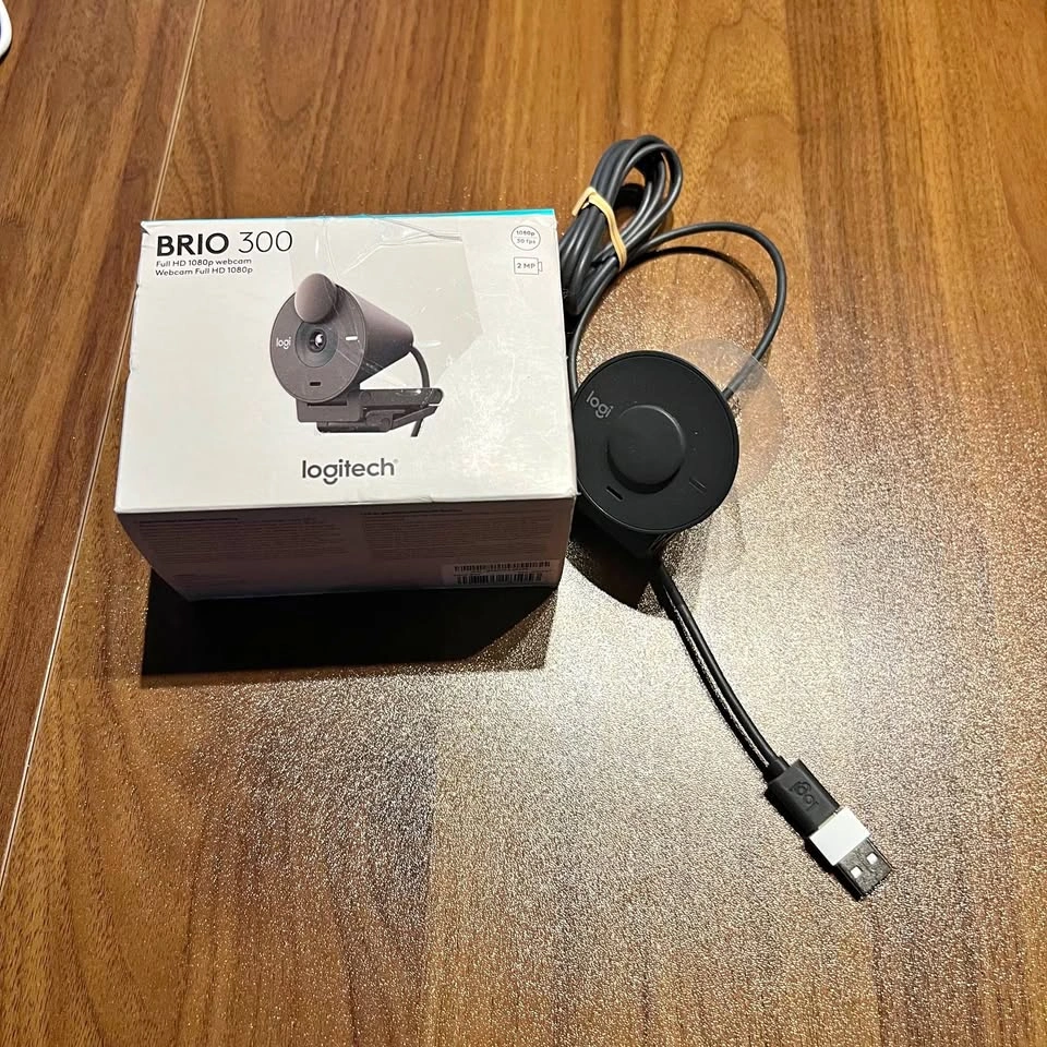 Logitech Brio 300 Full HD Webcam with Privacy Shutter