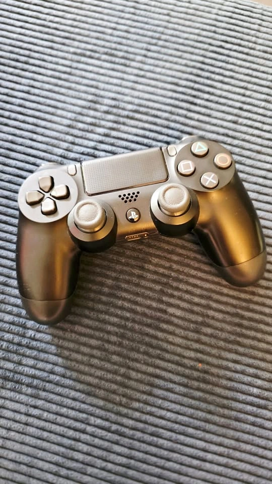 PS4 controller