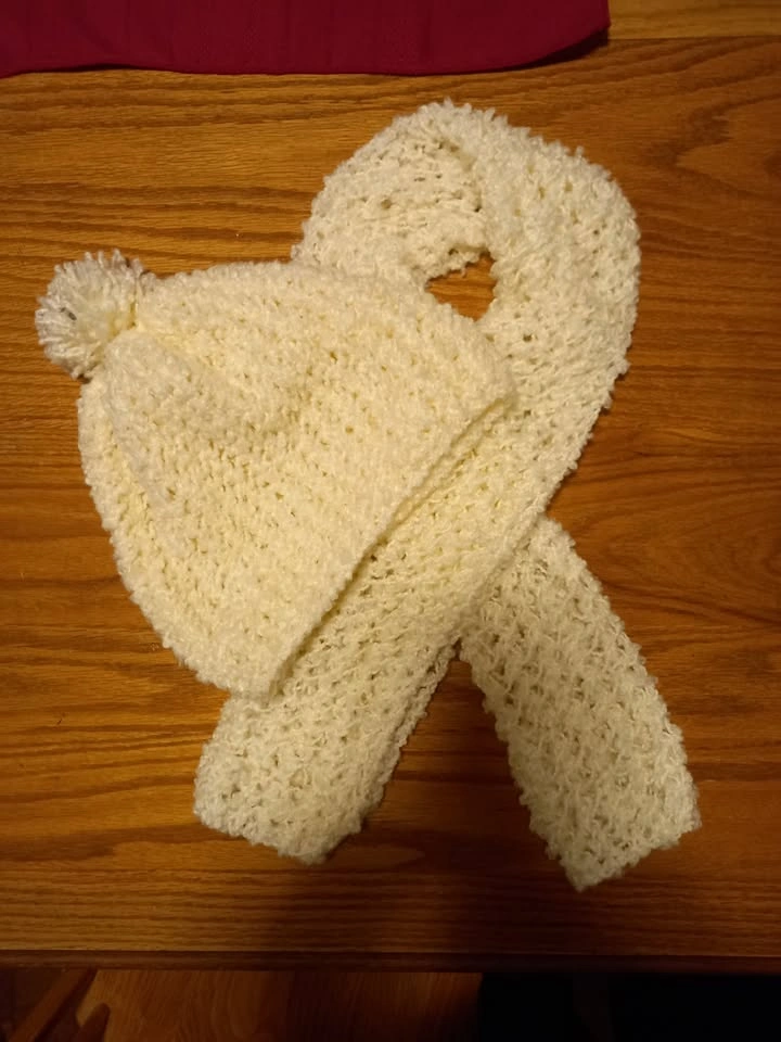 Adult hat and scarf