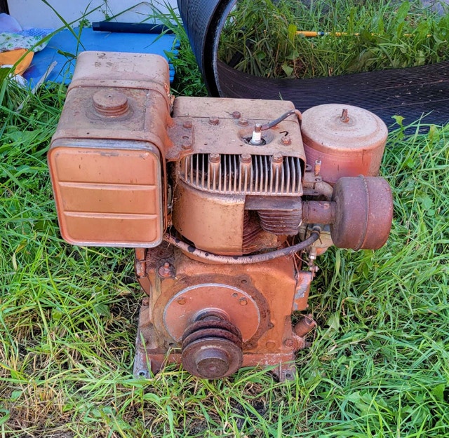 Vintage Briggs & Stratton Engine - photo 2