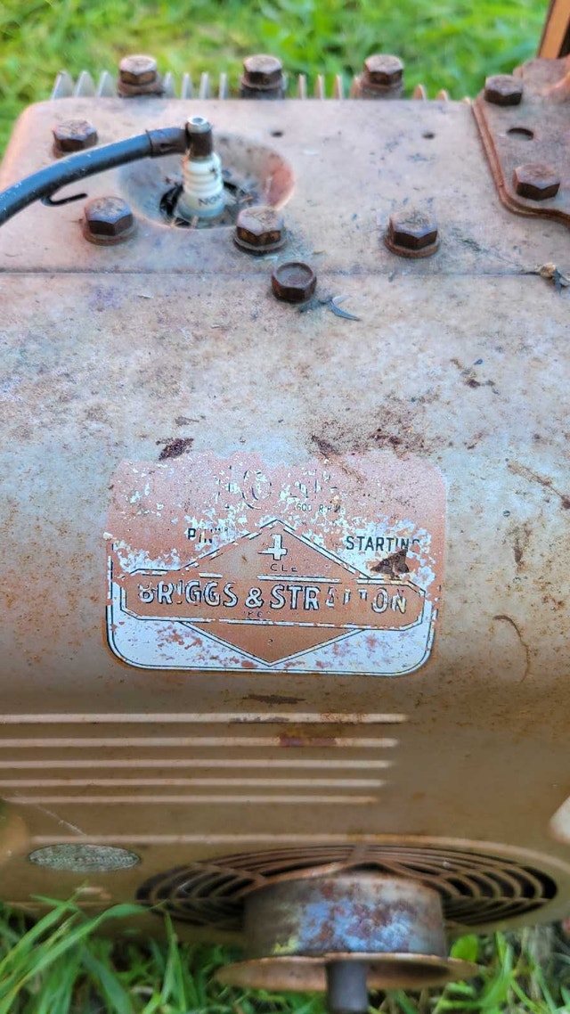 Vintage Briggs & Stratton Engine - photo 3