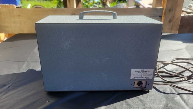 MJS LSG-10 Signal Generator - photo 2