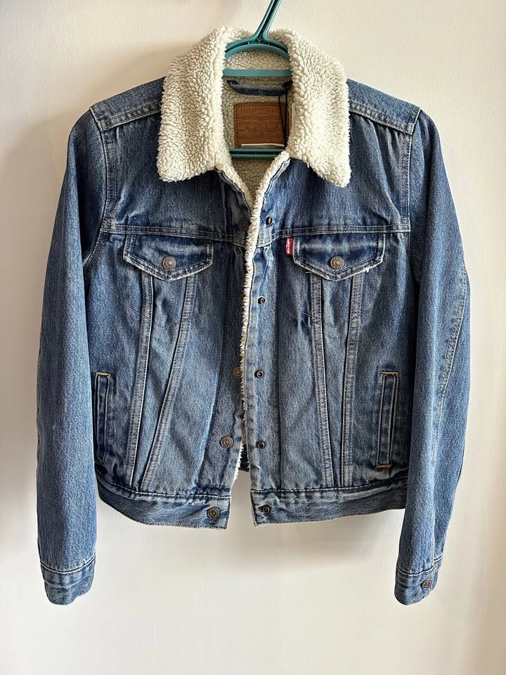 Levi’s Sherpa Trucker Jacket – XS – Brand New (Tags)