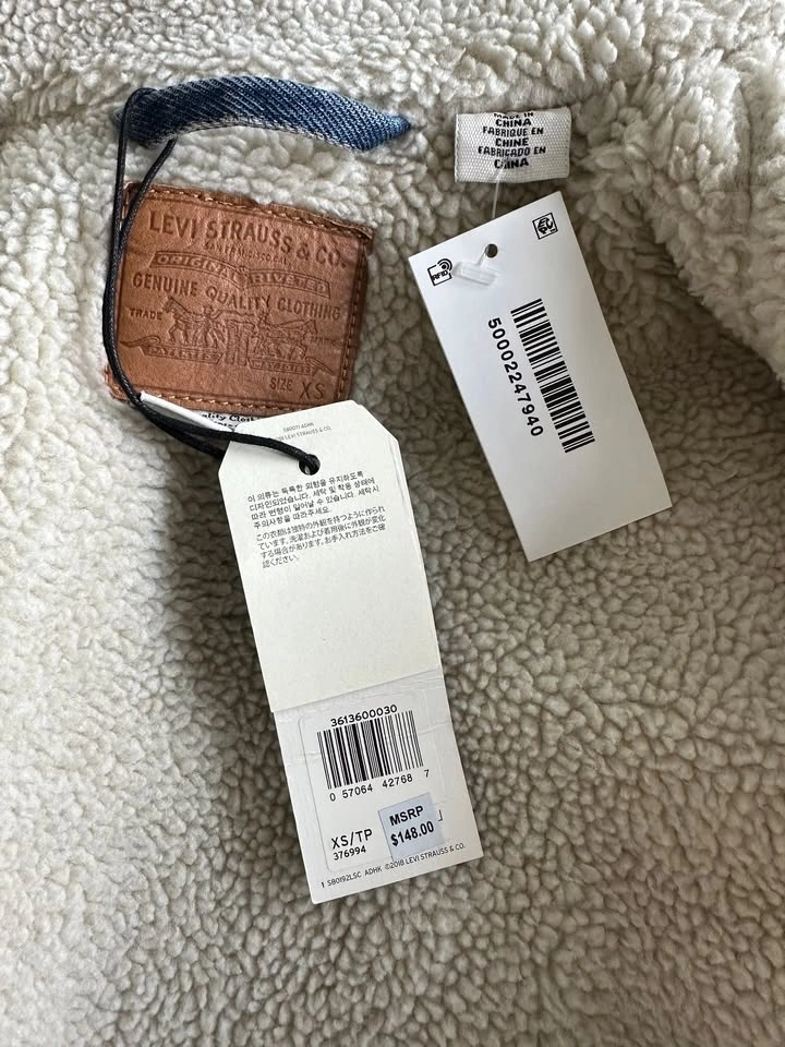 Levi’s Sherpa Trucker Jacket – XS – Brand New (Tags) - photo 3