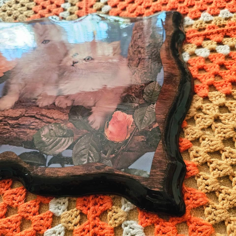 Vintage 70s/80s Kitten Roses Persian Cat Lacquered Wall Plaque - photo 4