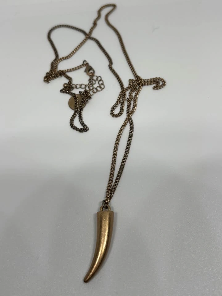 Gold-Tone tooth Pendant Necklace - photo 3
