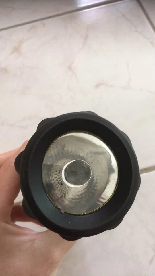 Battery Rubber Body Heavy Duty LED Superex Flashlight - photo 3