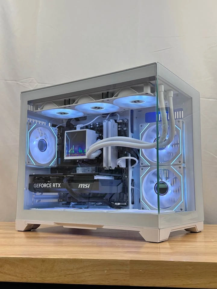 Ryzen 7800x3D | RTX 5070 | 32GB RAM | 1TB SSD - Gaming PC