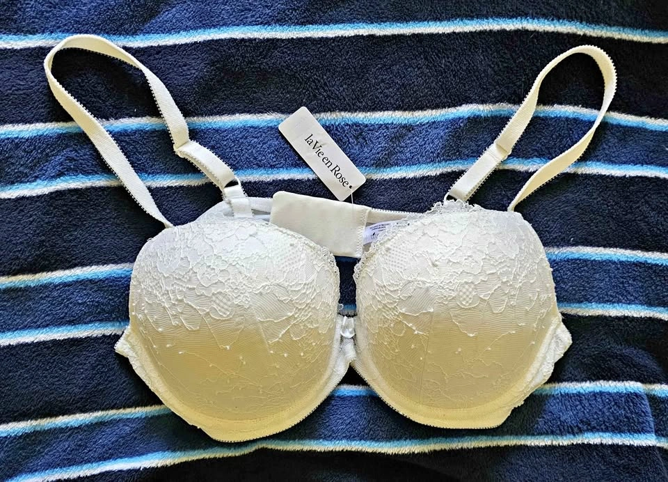 BNWT la Vie en Rose Women's Floral Lace Push-Up Bra - Size 38B