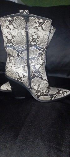 Ann Creek Snakeskin Ankle Boots Pointed Toe Python Print 9.5 - photo 2