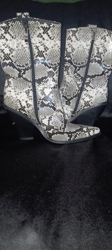 Ann Creek Snakeskin Ankle Boots Pointed Toe Python Print 9.5 - photo 4