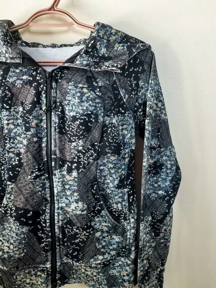 Rare Lululemon Scuba Hoodie (Size 4) – Assemblage Alpine White M - photo 2