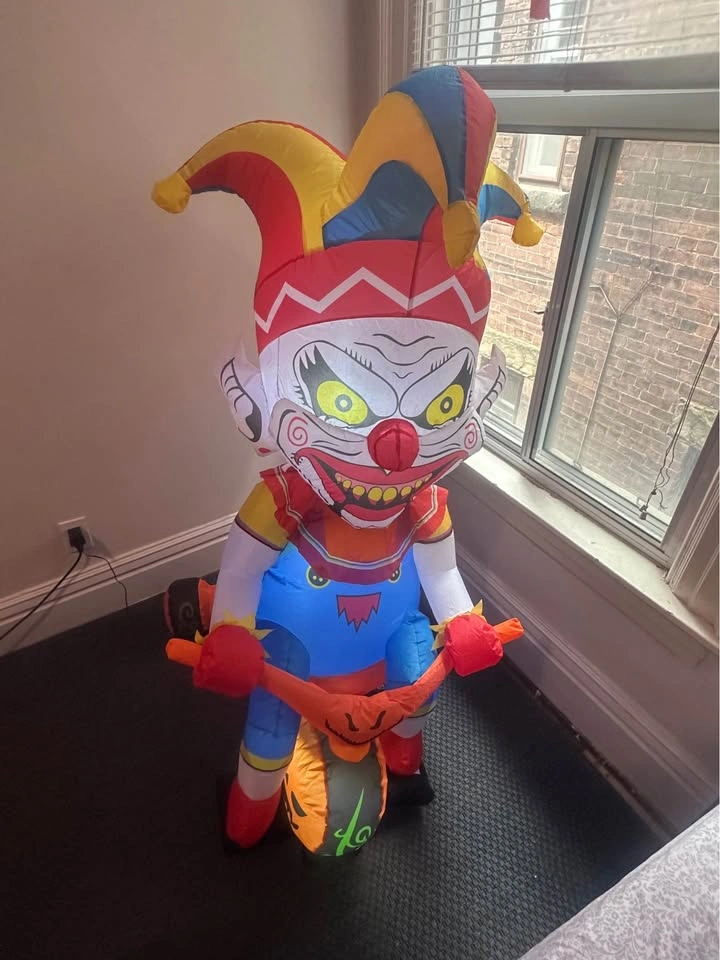 Inflatable evil clown - photo 2