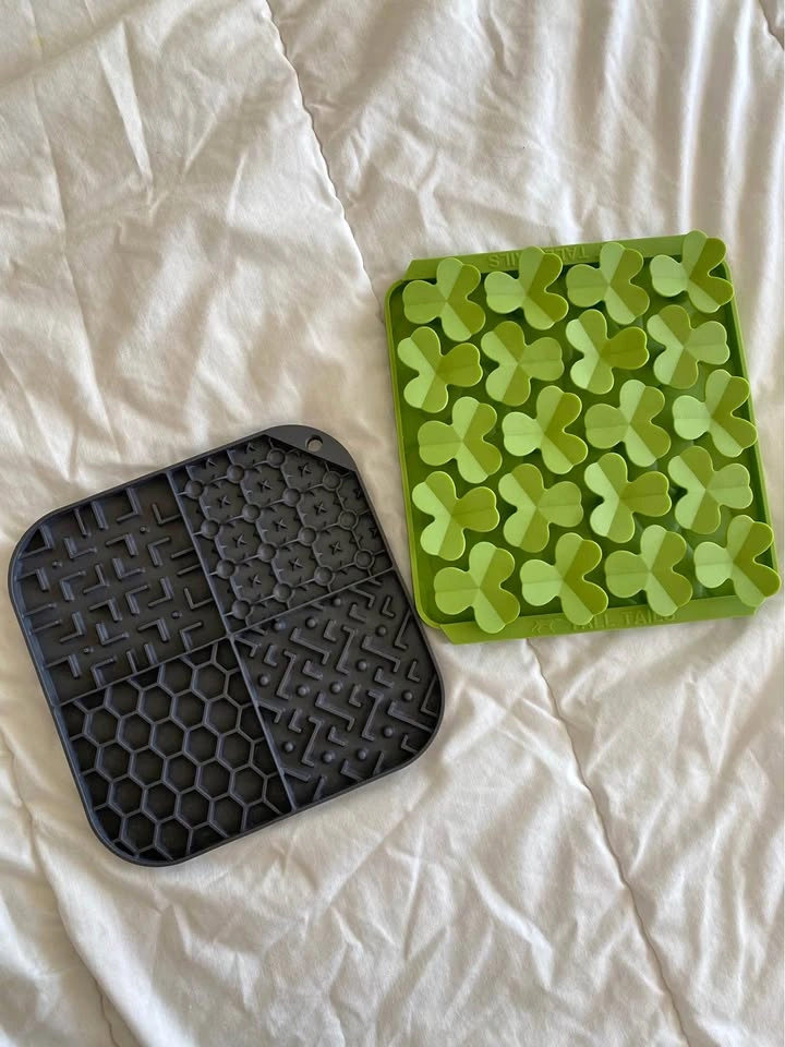 Dog slow feeder and lick mat