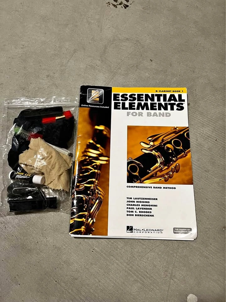 Essential Elements for Band - Clarinet and accessory