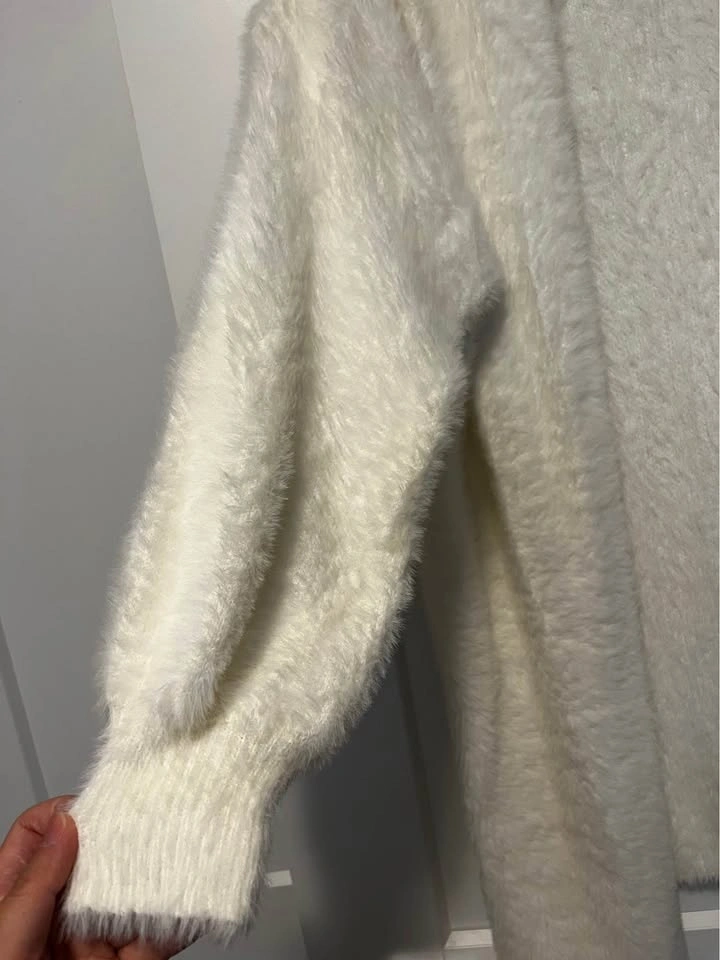 White Fuzzy Eyelash Knit Long Cardigan - Brand New S/M - photo 2
