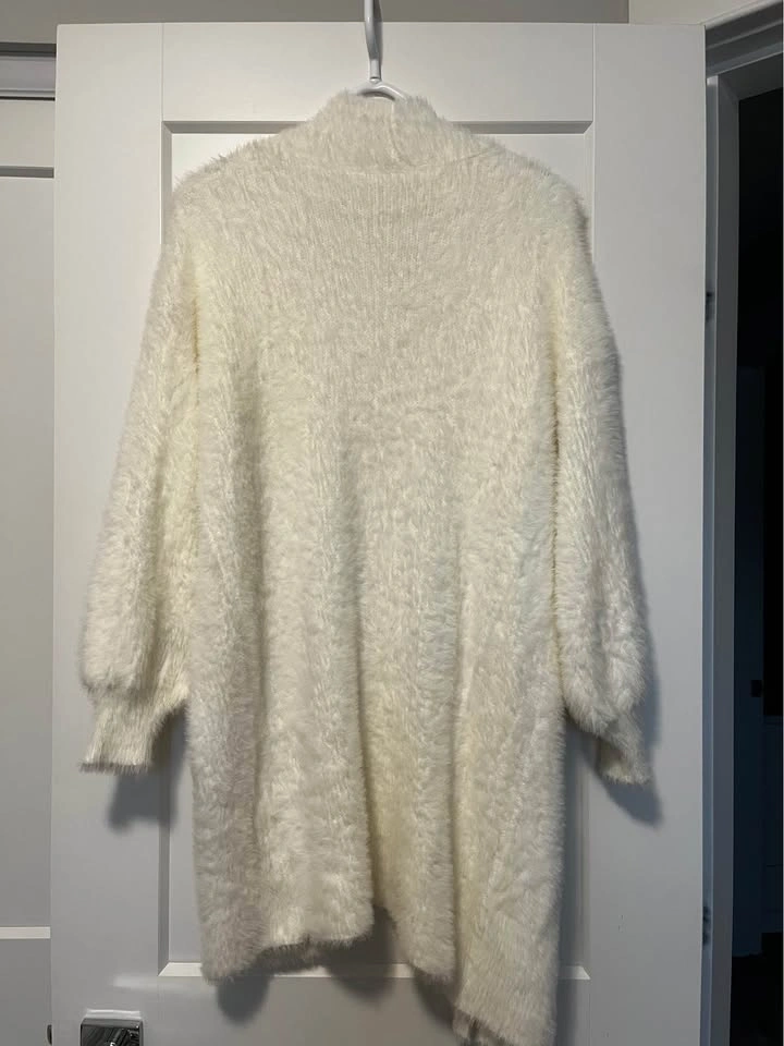 White Fuzzy Eyelash Knit Long Cardigan - Brand New S/M - photo 3