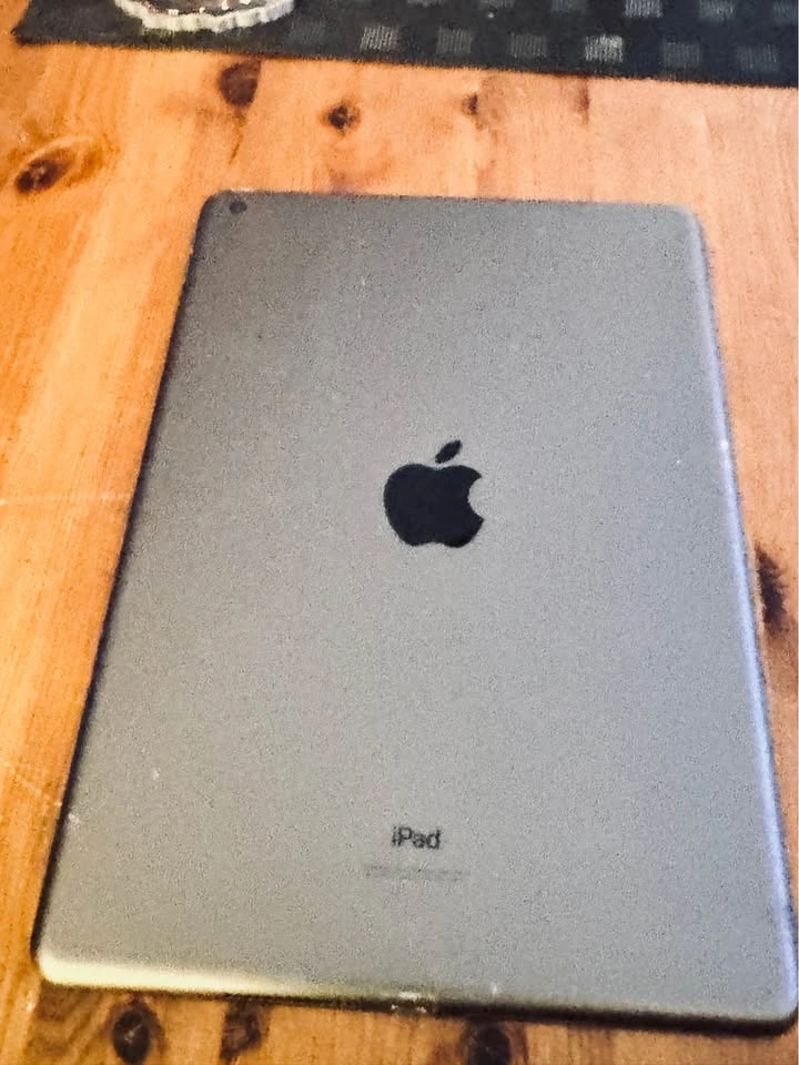 iPad 9th Gen - photo 2