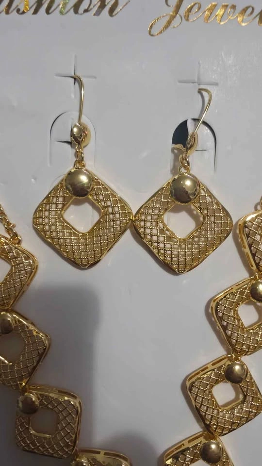 Gold-Toned Fashion Jewelry Set - photo 4