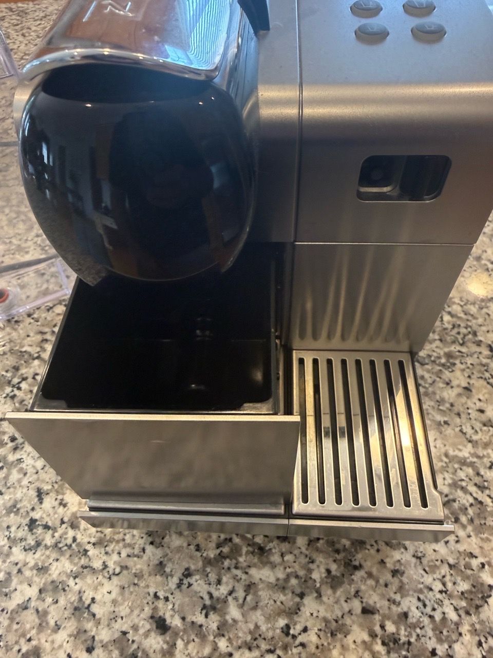 De'Longhi Nespresso Lattissima Plus Coffee Machine - photo 3
