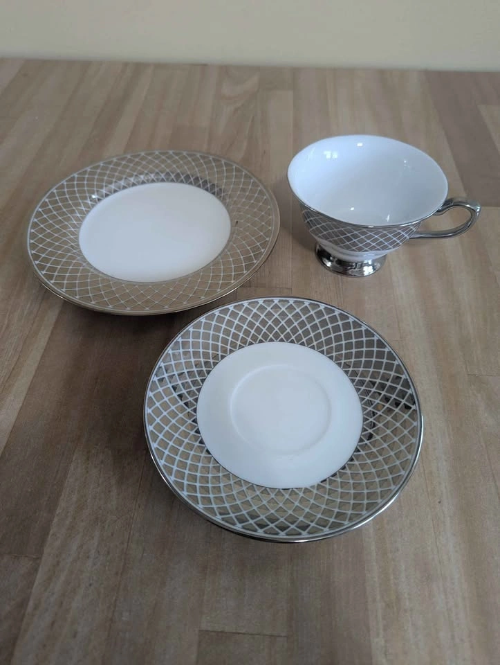 Vintage Tea Cup and Plates - photo 2
