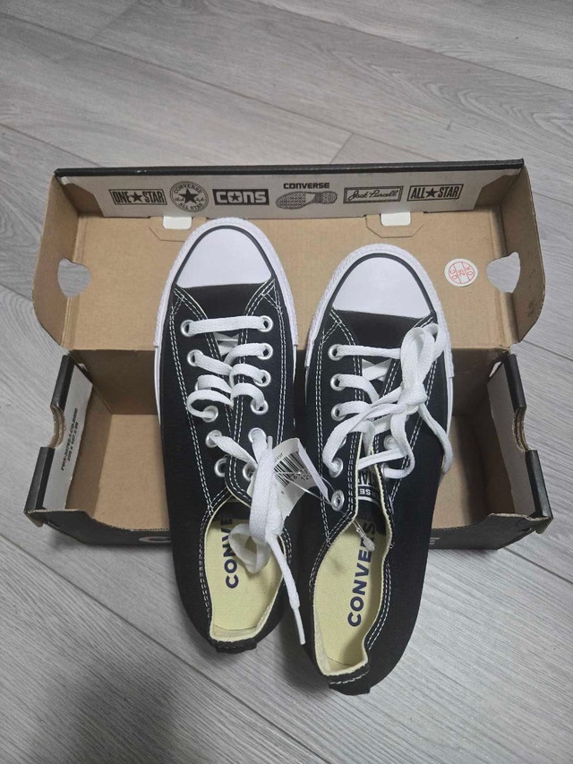 Converse Chuck Taylor All Star Unisex W7/M5 - BNIB