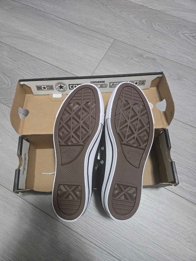 Converse Chuck Taylor All Star Unisex W7/M5 - BNIB - photo 2