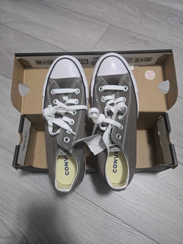 Converse Sneakers Unisex W7/M5 - BNIB