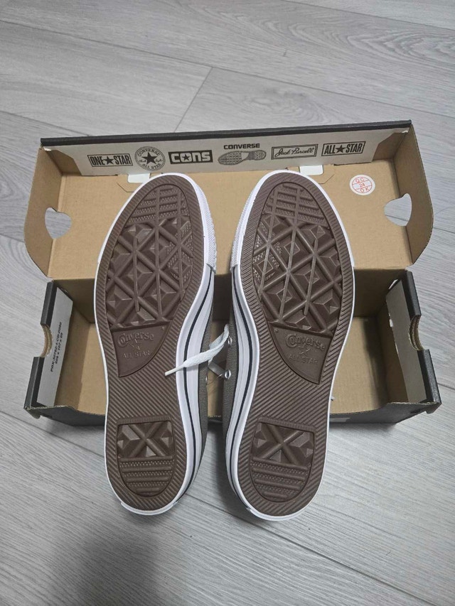 Converse Sneakers Unisex W7/M5 - BNIB - photo 2