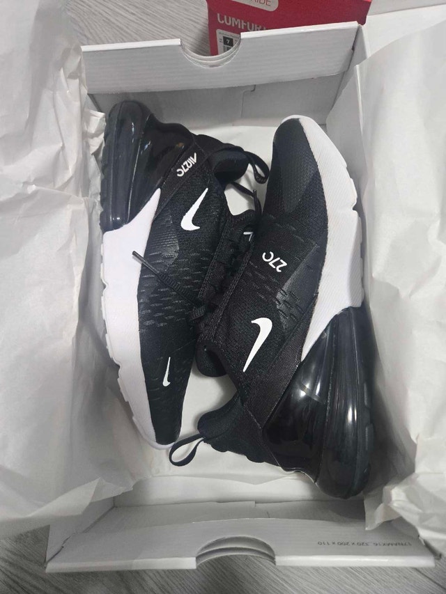 Women's Nike Air Max 270 Size 7