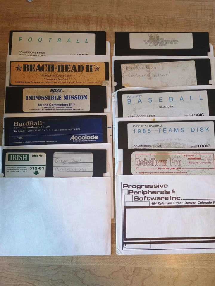 Commodore 64/128 Disks Games Etc x32 - photo 2