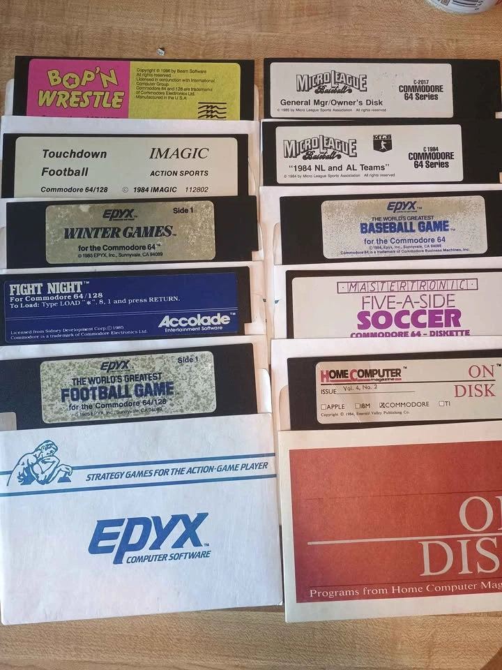 Commodore 64/128 Disks Games Etc x32 - photo 3