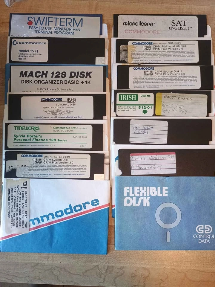 Commodore 64/128 Disks Games Etc x32 - photo 4