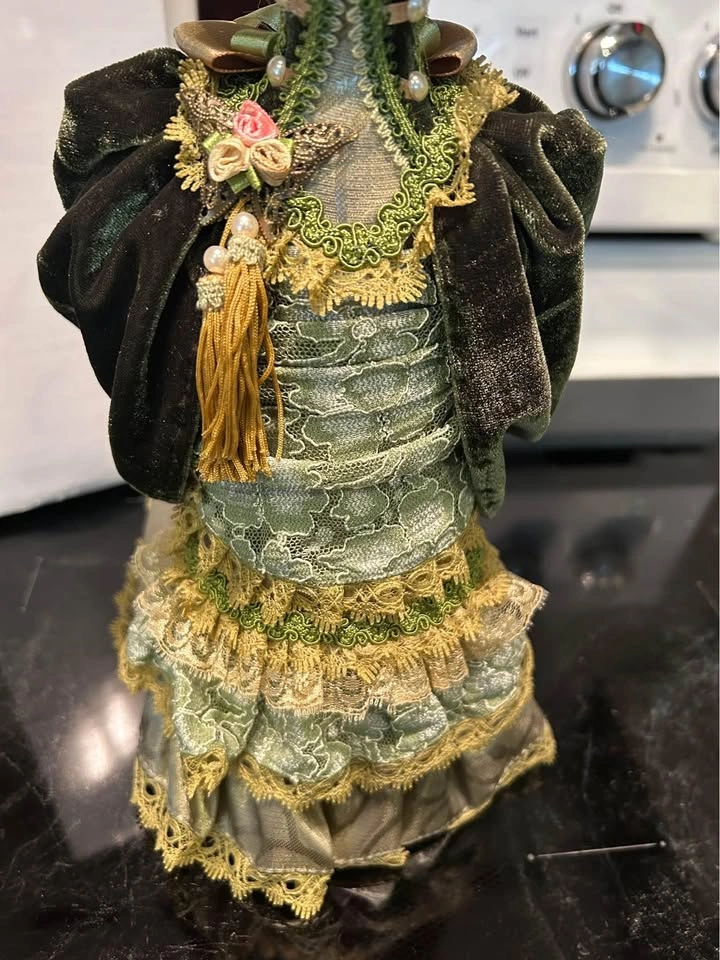 Victorian Style Mannequin Jewelry Stand - photo 5
