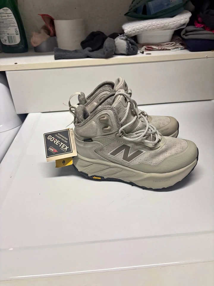 New Balance Foam X Hierro Mid GORE-TEX Hiking Women sz 5