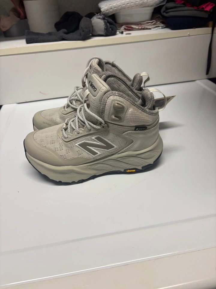 New Balance Foam X Hierro Mid GORE-TEX Hiking Women sz 5 - photo 2