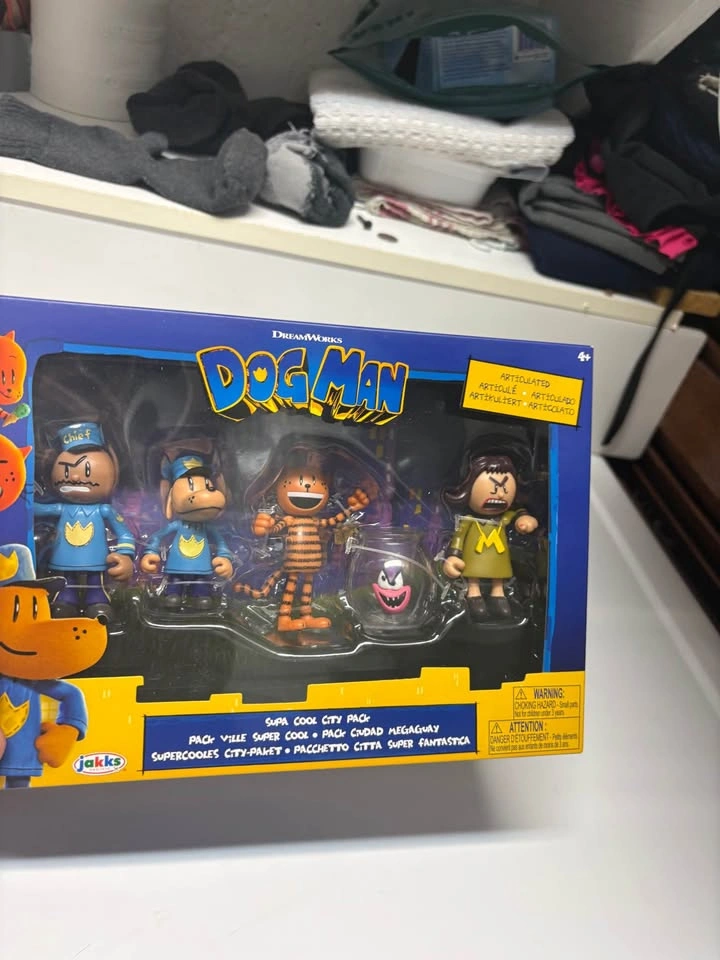 NEW DreamWorks Dog Man Supa Cool City Pack – 5 Figures – BNIB - photo 2
